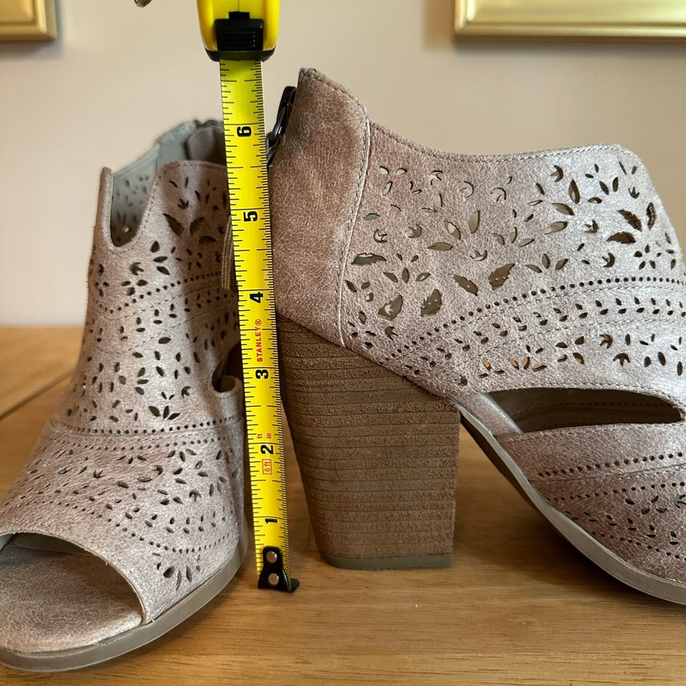 Not Rated Heels - Picture 3 of 6